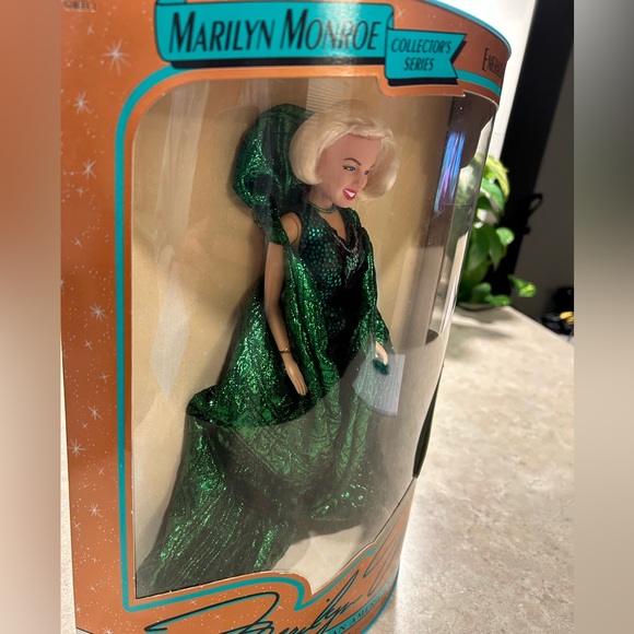 NIB-1993 Emerald Evening Marilyn Monroe Doll by DSI - Picture 6 of 12